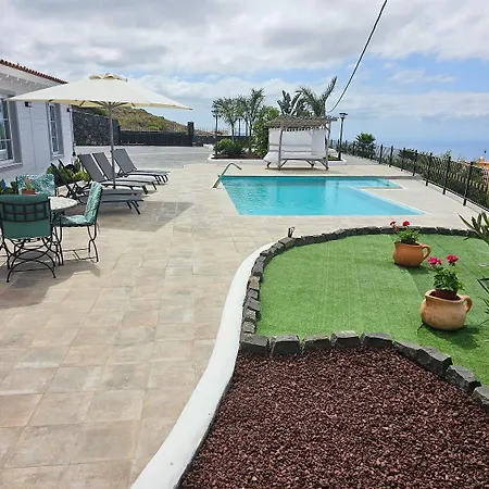 La Paz Con Piscina Y Yacuzzy Integrado 阿德耶